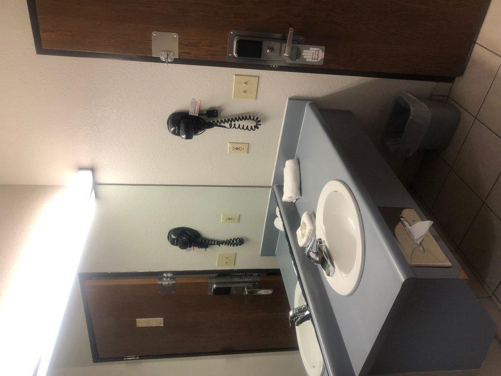 劳伦斯堡红屋顶酒店 外观 照片